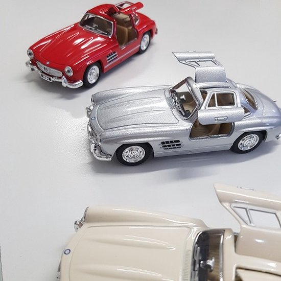 Kinsmart Mercedes-Benz 300SL 1954 die-cast sportwagen met pull-back motor, leverbaar in 3 kleuren, schaal 1:36 van Kinsmart