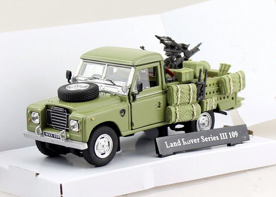 Land Rover Series III 109 Militair 1:43 Cararama van Land Rover