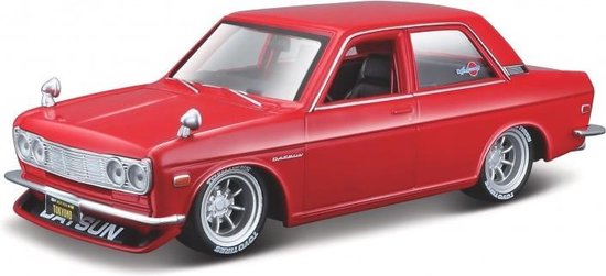 Maisto Datsun 510 1971 'KIT' rood modelauto schaalmodel 1:24 van Merkloos