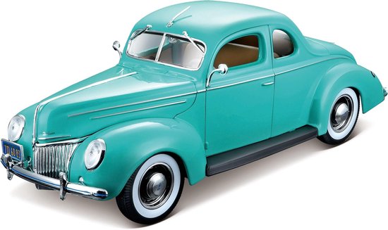 Maisto FORD DELUXE COUPE 1939 turquoise schaalmodel 1:18 van Merkloos