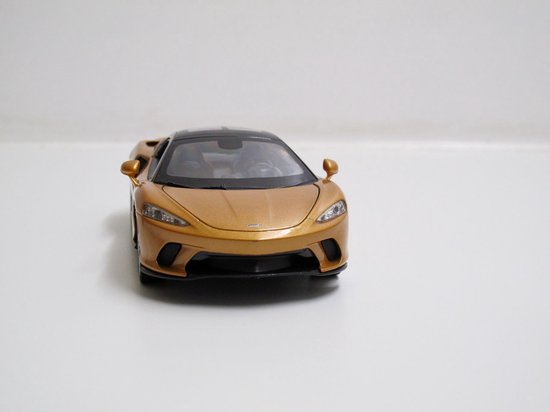 McLaren GT Blue/Black Roof van McLaren