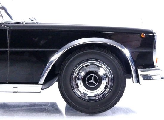 Mercedes-Benz 600 W100 Landaulet - 1:18 - KK Scale van Mercedes-Benz