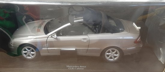 Mercedes Benz CLK Cabrio zilver metalic 1:18 nieuw in doos van Mercedes-Benz