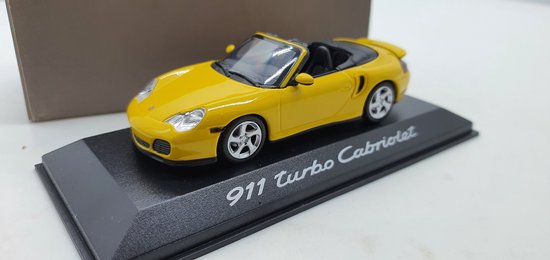 Minichamps Porsche 911 Turbo 1:43 Cabriolet Geel - Modelauto - Schaalmodel - Model auto - Miniatuurautos - Miniatuur auto van Minichamps