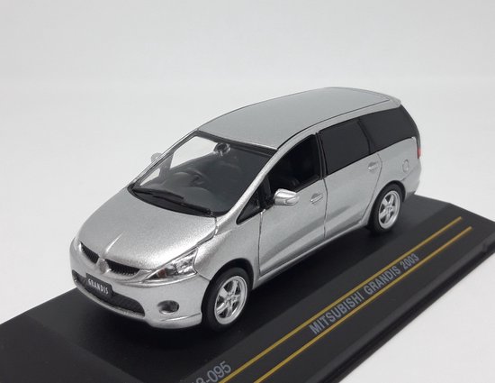 Mitsubishi Grandis 2003 Grijs - Modelauto 1/43 - First43 van First43
