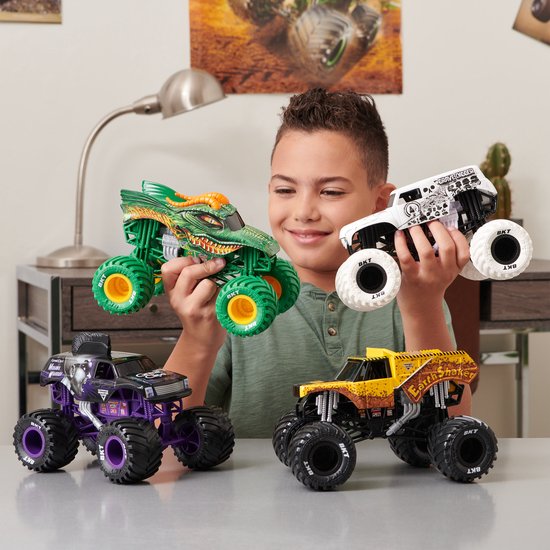 Monster Jam Megalodon - Speelgoed truck schaal 1:24 - Vanaf 3 jaar van Monster Jam