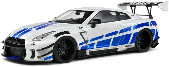 Nissan GT-R (R35) W/ Liberty Walk Body Kit 2.0 '24, zilver van Nissan