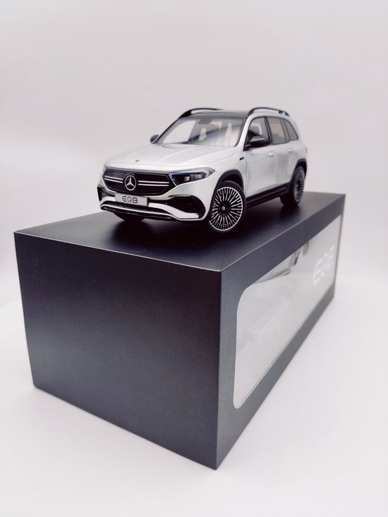 NZG Mercedes-Benz EQB 2021 Zilver 1:18 van Merkloos