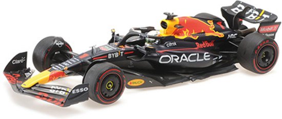 Oracle Red Bull Racing RB18 #1 Winner Hungarian GP 2022 - 1:18 - Minichamps van Merkloos