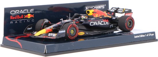 Oracle Red Bull Racing RB18 #1 Winner Hungarian GP 2022 - 1:43 - Minichamps