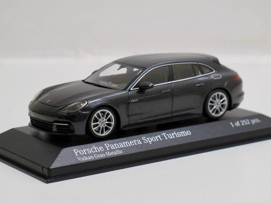 Porsche Panamera Sport Turismo 4E-Hybrid 2017 - Minichamps 1:43 van Merkloos