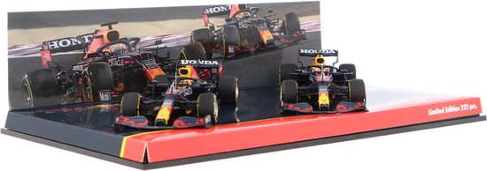 Red Bull Racing RB16B Minichamps Modelauto 1:43 2021 Max Verstappen / Sergio Perez Red Bull van Red Bull