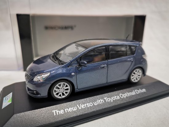 Toyota New Verso 2016 Blauw Metallic 1-43 Minichamps van Merkloos