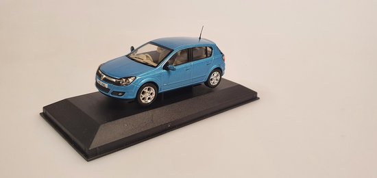 Vauxhall Astra SXi - 1:43 - Vanguards van Vauxhall