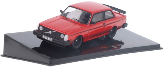 Volvo 242 Custom 1980 Rood - Model 1/43 - Ixo Models van Volvo