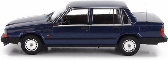 Volvo 740 GL 1986 - 1:18 - Minichamps van Volvo