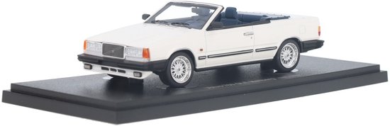 Volvo 760 GLE Mellberg AutoCult Modelauto 1:43 1985 60134 Schaalmodel van AutoCult