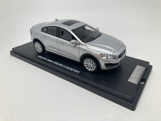 VOLVO S60 Cross Country - 1:43 - Silver Metallic van Volvo