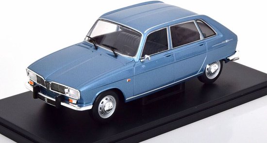 White box Renault R16 1965 - Blauwe metallic schaalmodel 1:24 van Merkloos